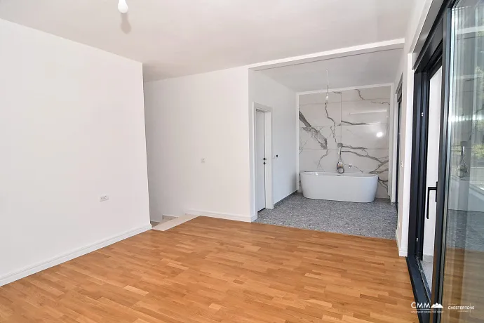 Panoramik Deniz Manzaralı ve Yeni İnşa Edilmiş Lüks Villa – Budva